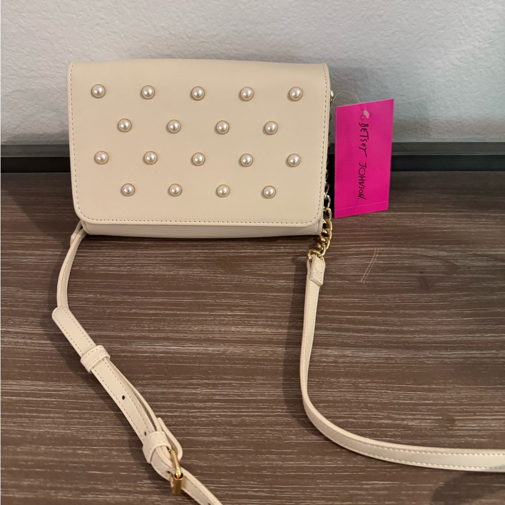 Elegant Cream Crossbody Bag